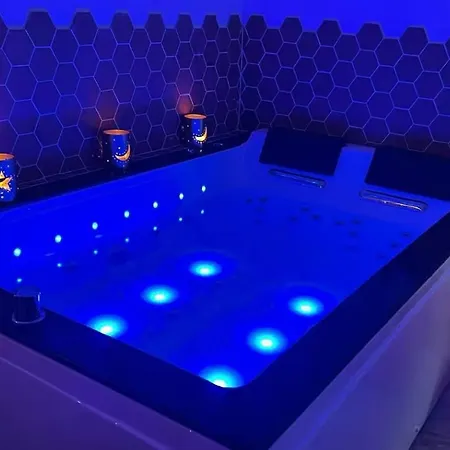Avec Jaccuzi Apartment *
